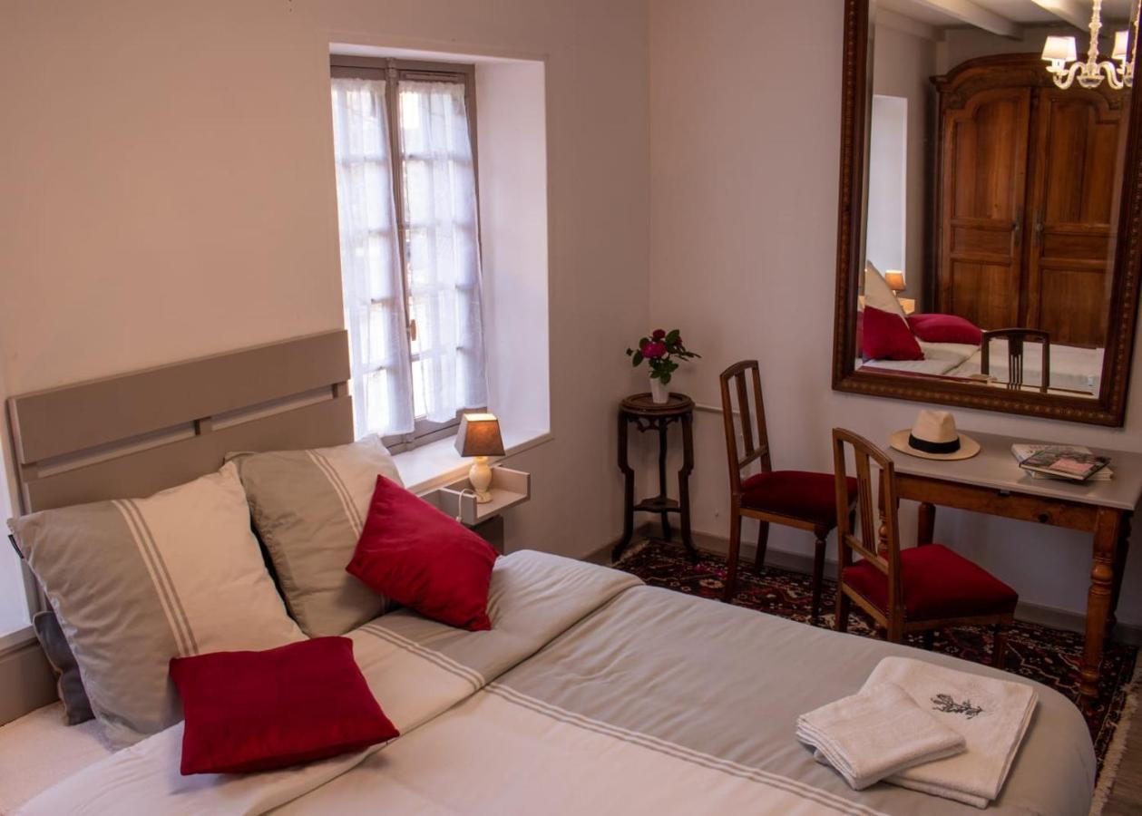 Une Suite Au Jardin Hyenville Exterior photo