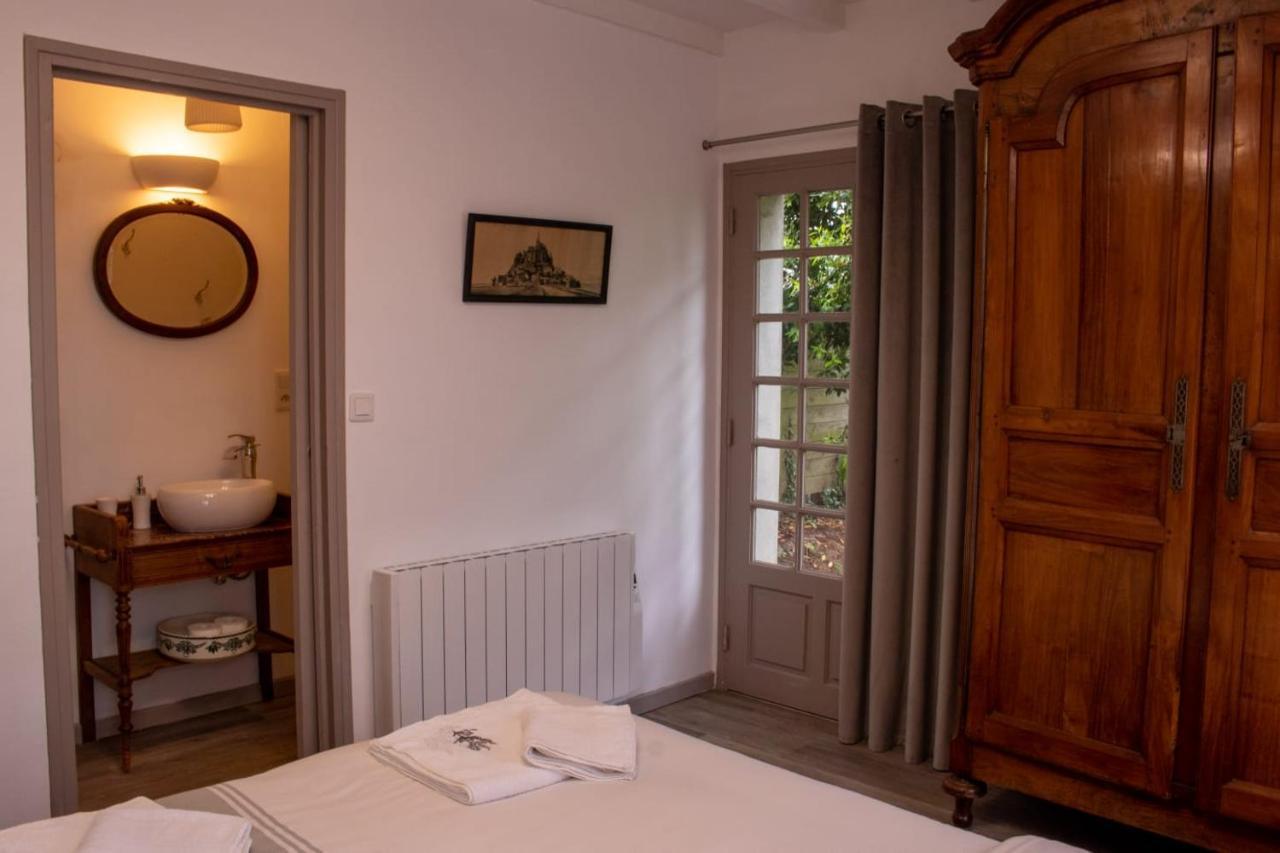 Une Suite Au Jardin Hyenville Exterior photo